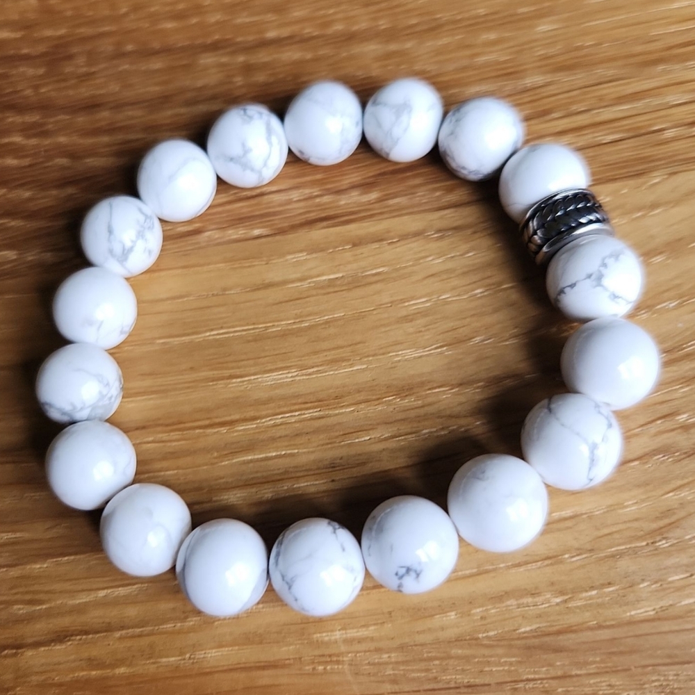 White Howlite Beads Bracelet, Stretch, Hand Crafted - Picture 4 of 9